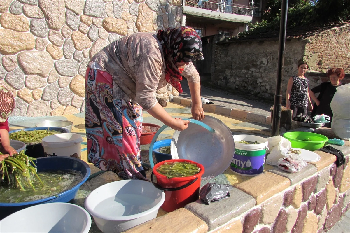 Kavak\'ta Kadınlar İmece Usulü Kışa Hazırlanıyor