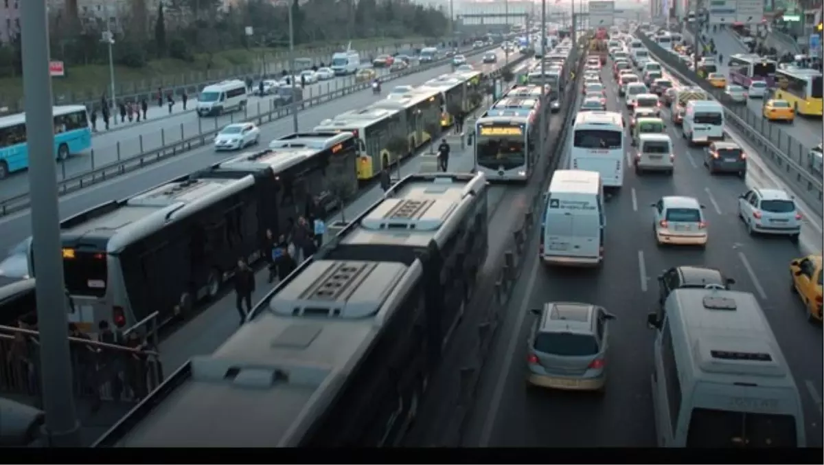 Metrobüste \'İngiliz Trafiği\' Bitiyor