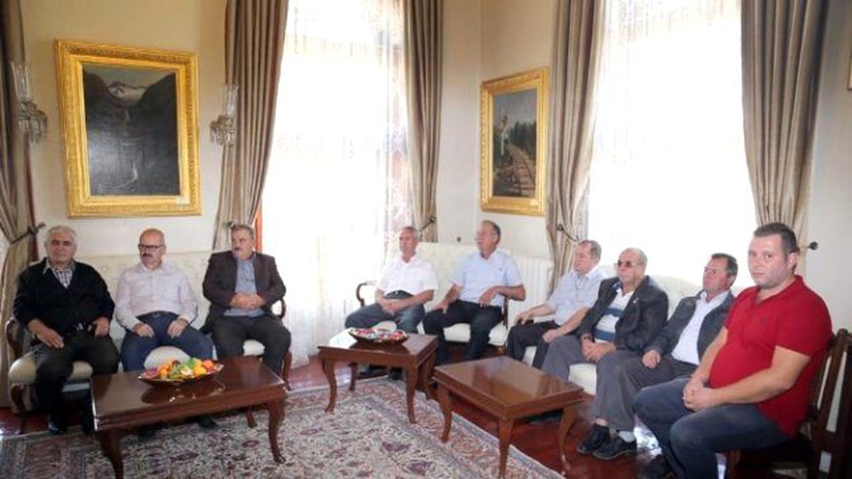 Muhtarlardan Edirne Belediye Başkanı Gürkan\'a Ziyaret