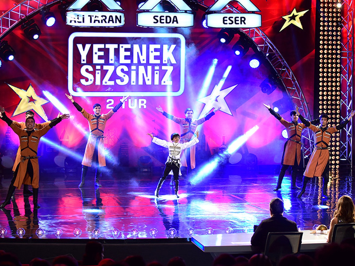 Orkhan Azizov ve Dikiy Kafkas Dans\'ın İkinci Tur Performansı