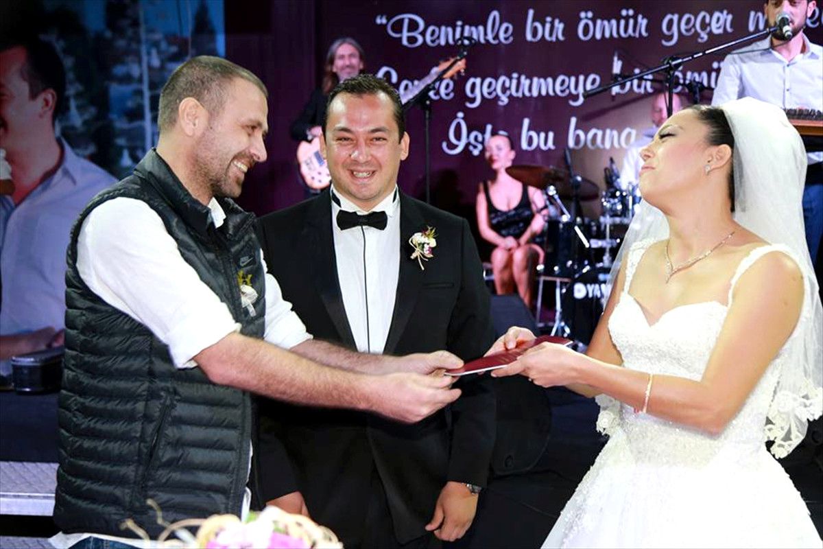 Oyuncu Nejat İşler, Nikah Şahidi Oldu