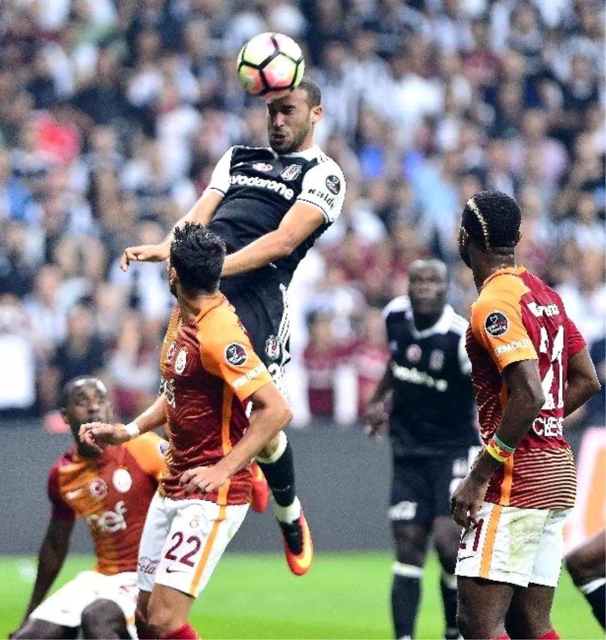 Spor Toto Süper Lig\'in 5. Haftasında Oynanan Derbi Maçta Beşiktaş ile Galatasaray 2-2 Berabere...