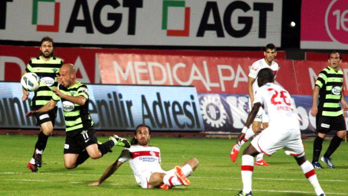 Spor Toto Süper Ligde Antalyaspor - Akhisar Belediyespor maçı 0-0 bitti