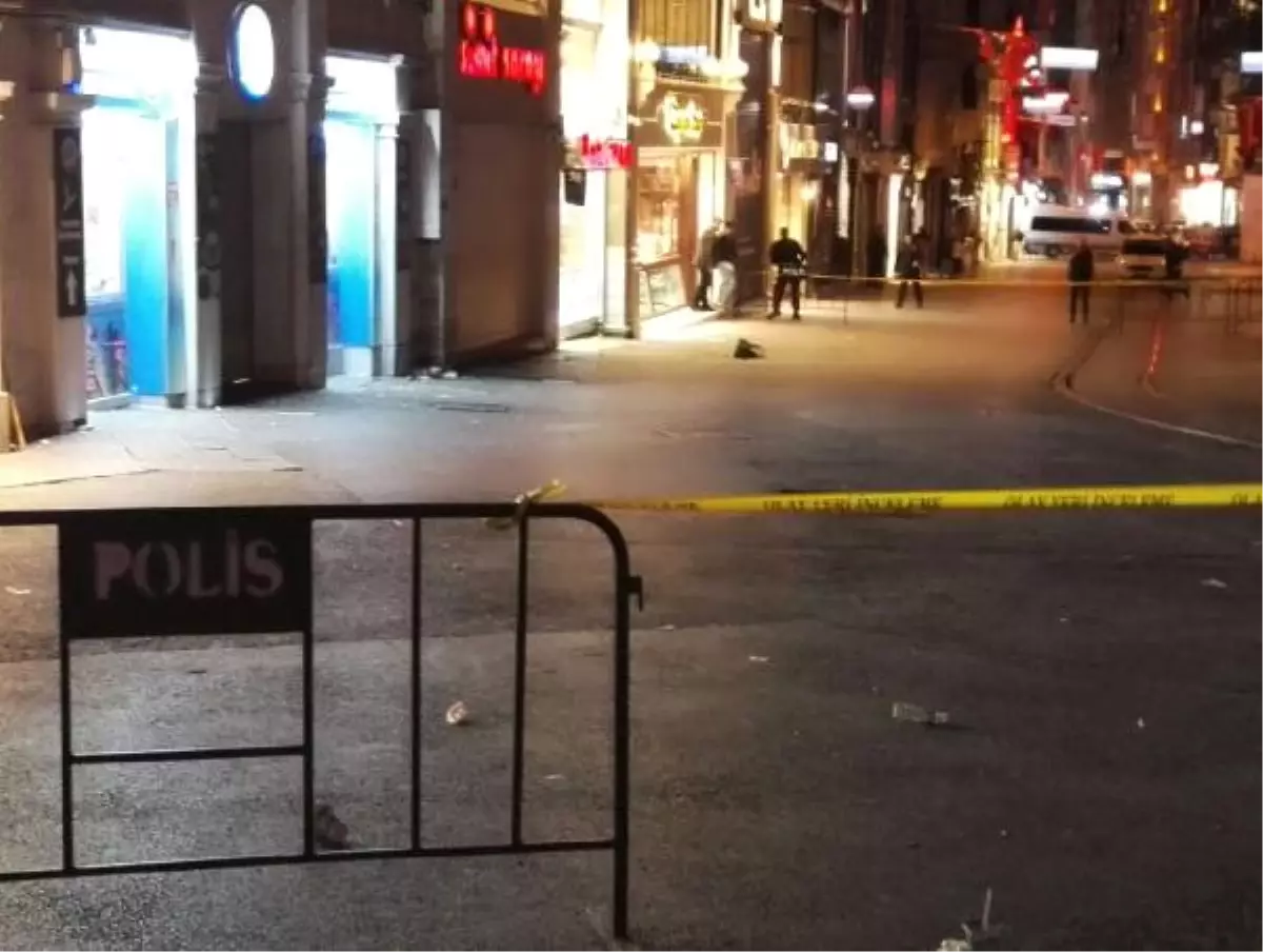 Taksim\'de Unutulan Kadın Çantası Paniğe Yol Açtı