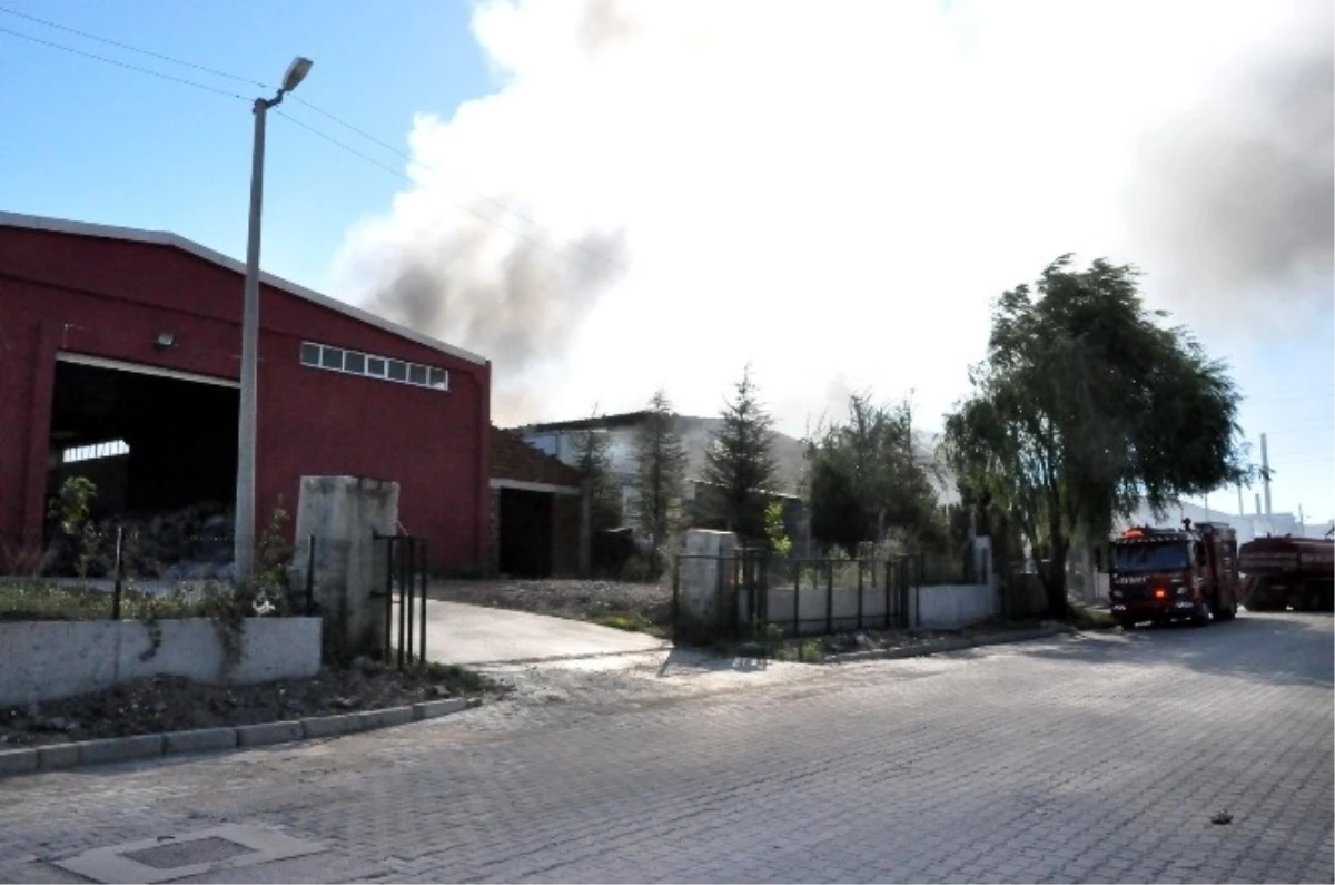 Uşak\'ta Fabrika Yangını