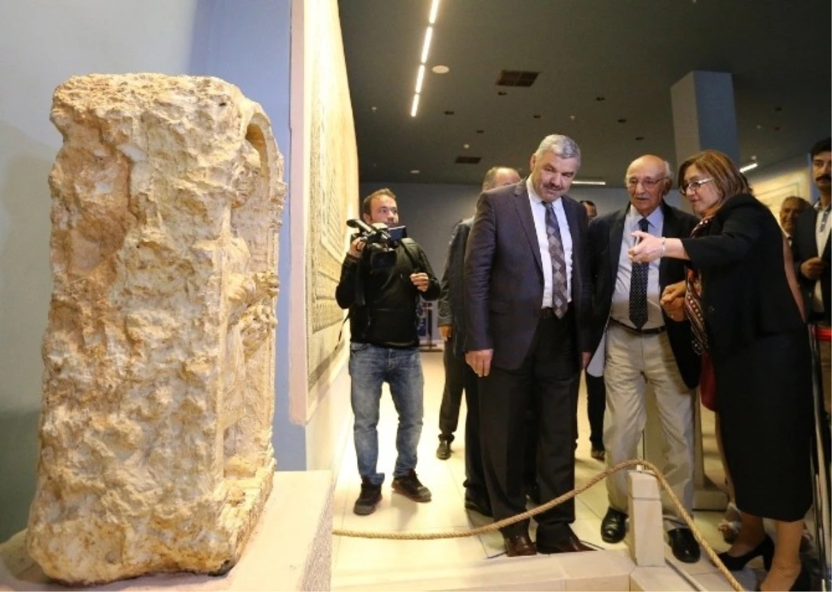 Zeugmalı Çocuk" Heykeli Tanıtıldı