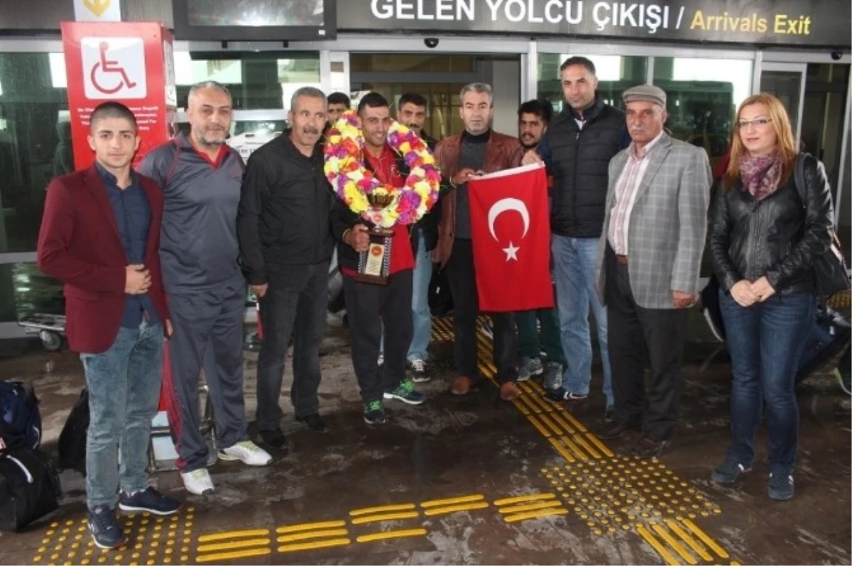 Ağrılı Ömer Çeçen Türkiye Şampiyonu Oldu