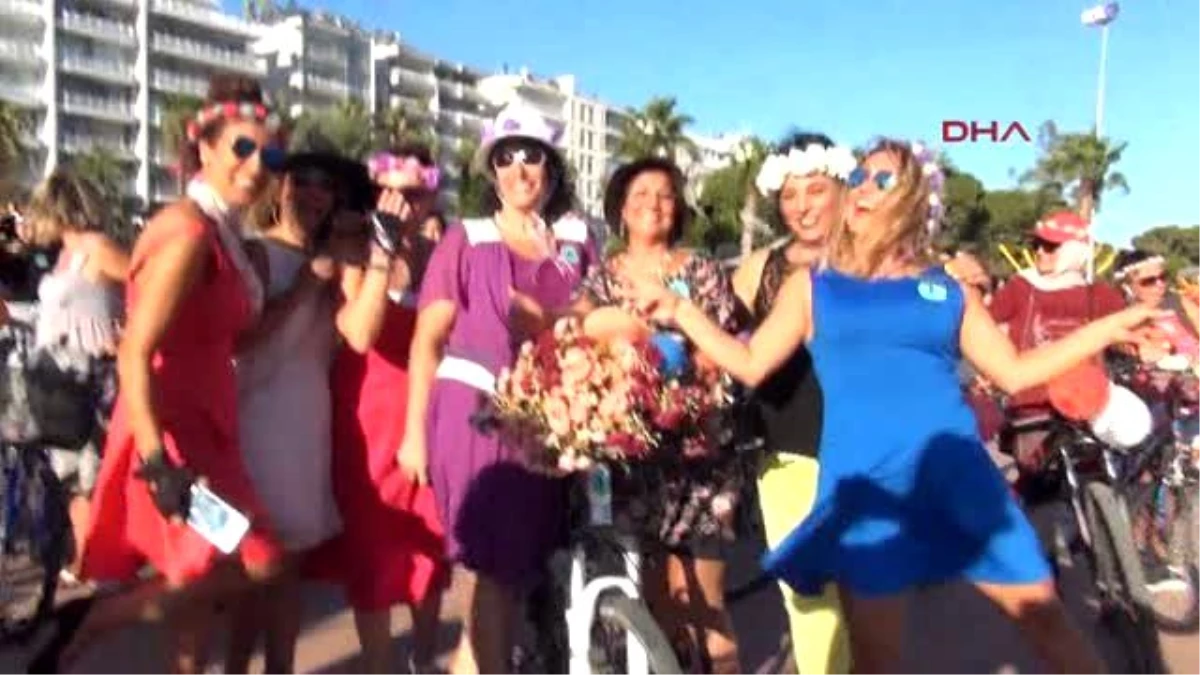 Antalya\'da \'Süslü Kadınlar Bisiklet Turu\'
