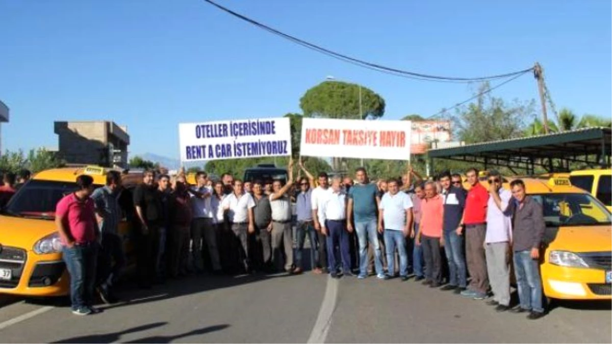 Antalya\'da Taksicilerden "Kontak Kapatma" Eylemi