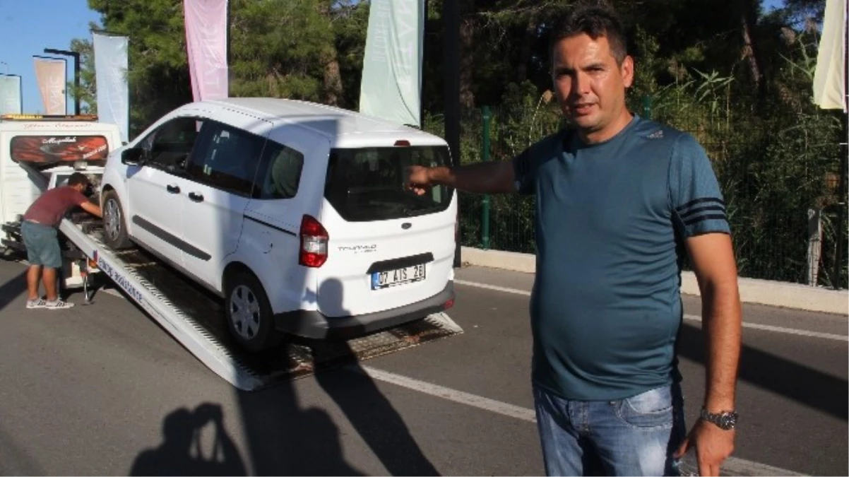 Antalya\'da Taksicilerin Kontak Kapatma Eylemi