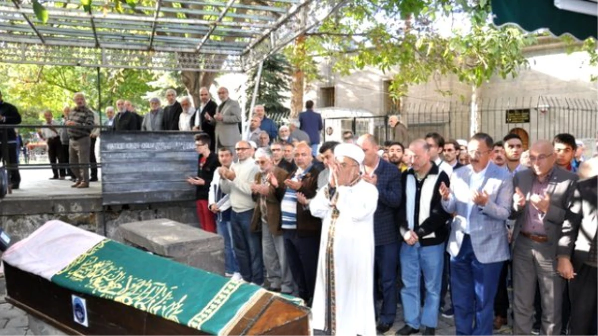 Bakan Özhaseki, Kavafoğlu\'nun Cenaze Törenine Katıldı