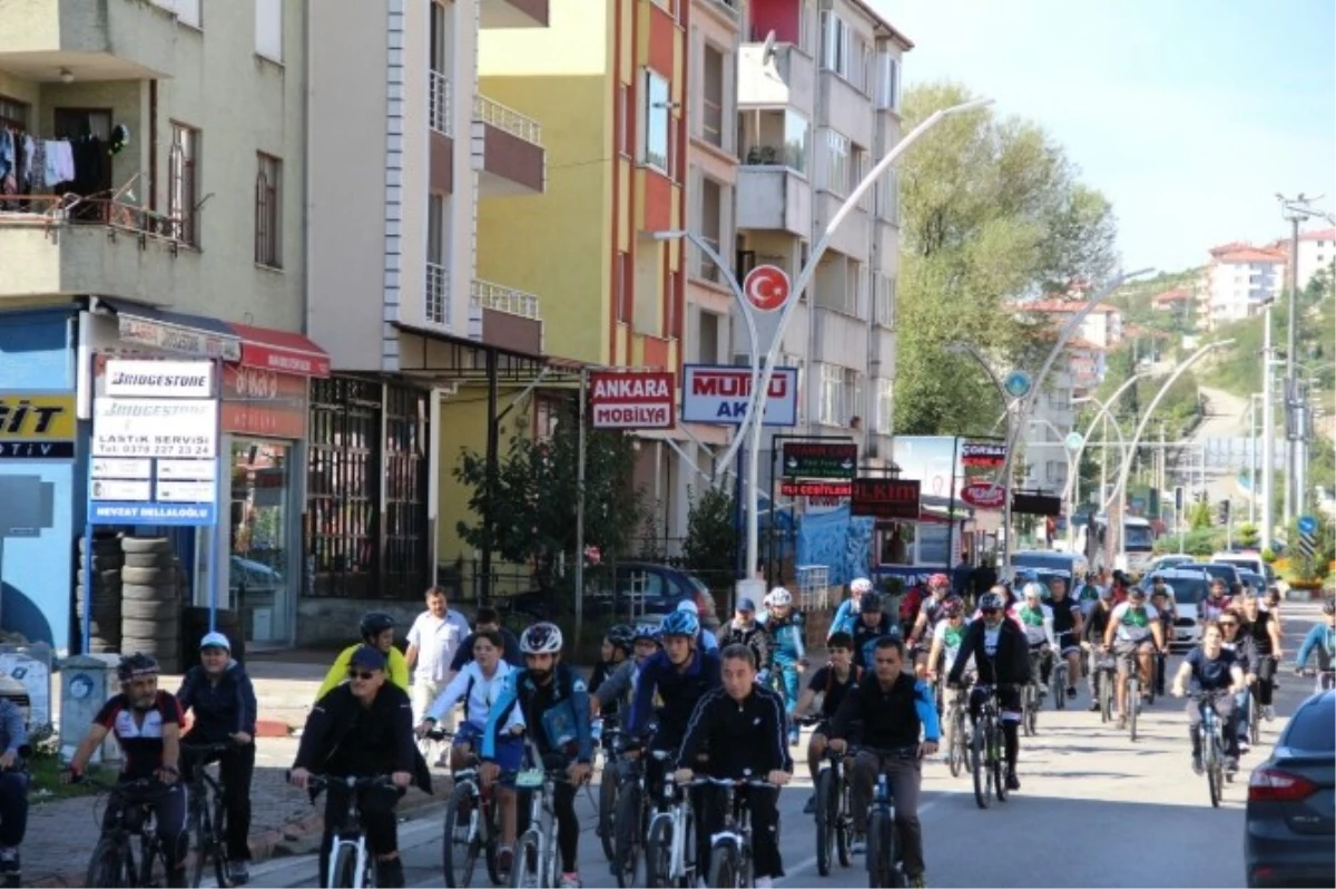 Bartın\'da Bisikletle Şehir Turu Atıldı