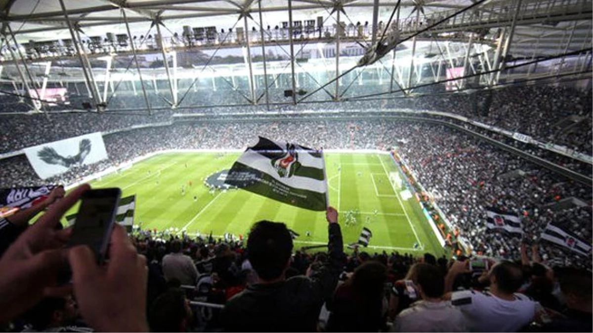 Beşiktaşlı 15 Taraftar Kilitli Kapıyı Kırarak Stada Girdi