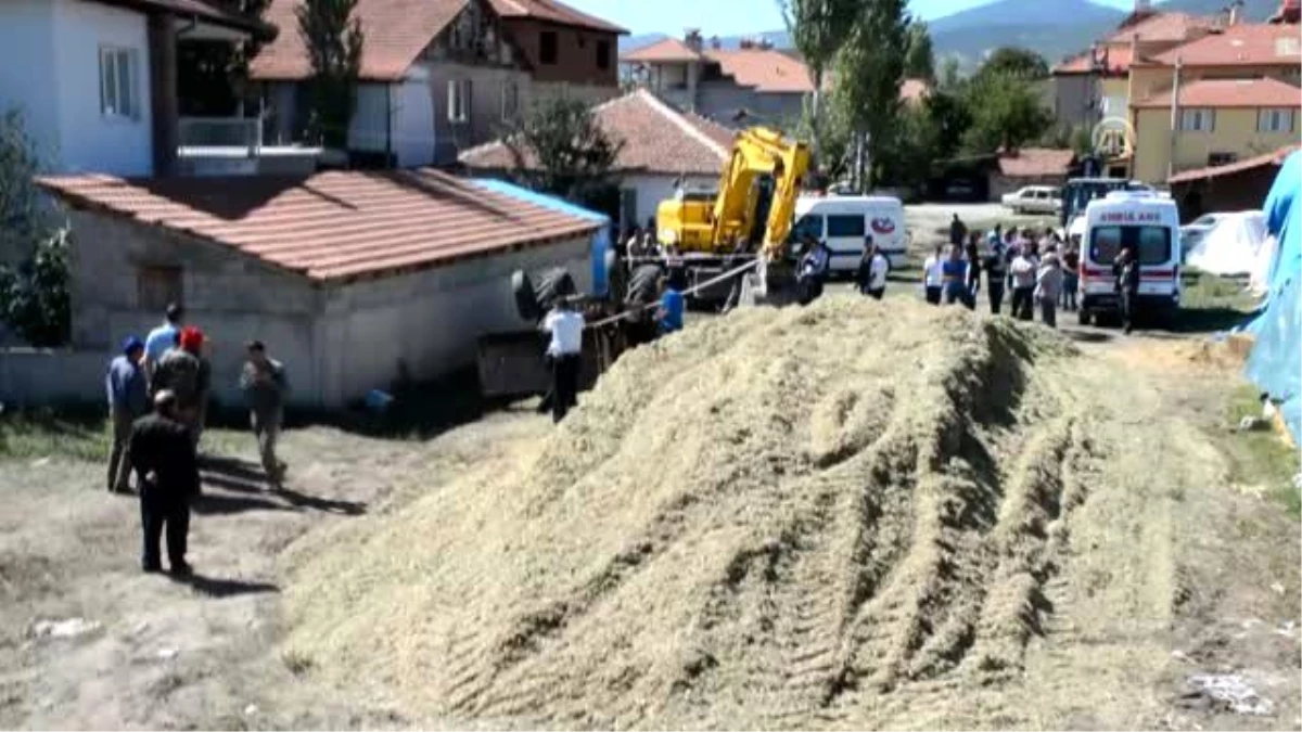 Devrilen Traktörün Altında Kalan Kişi Öldü