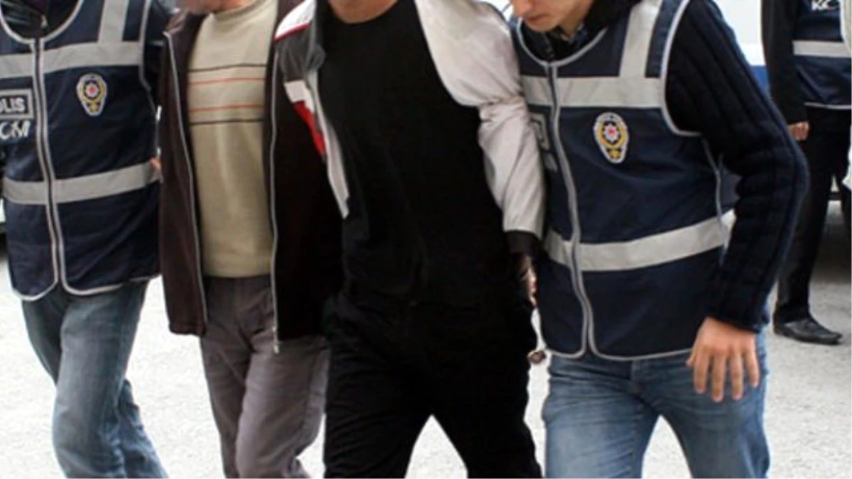 Diyarbakır\'da 7 Öğretmen Tutuklandı