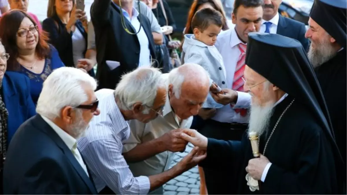 Fener Rum Patriği Bartholomeos İzmir\'de Ayin Yönetti