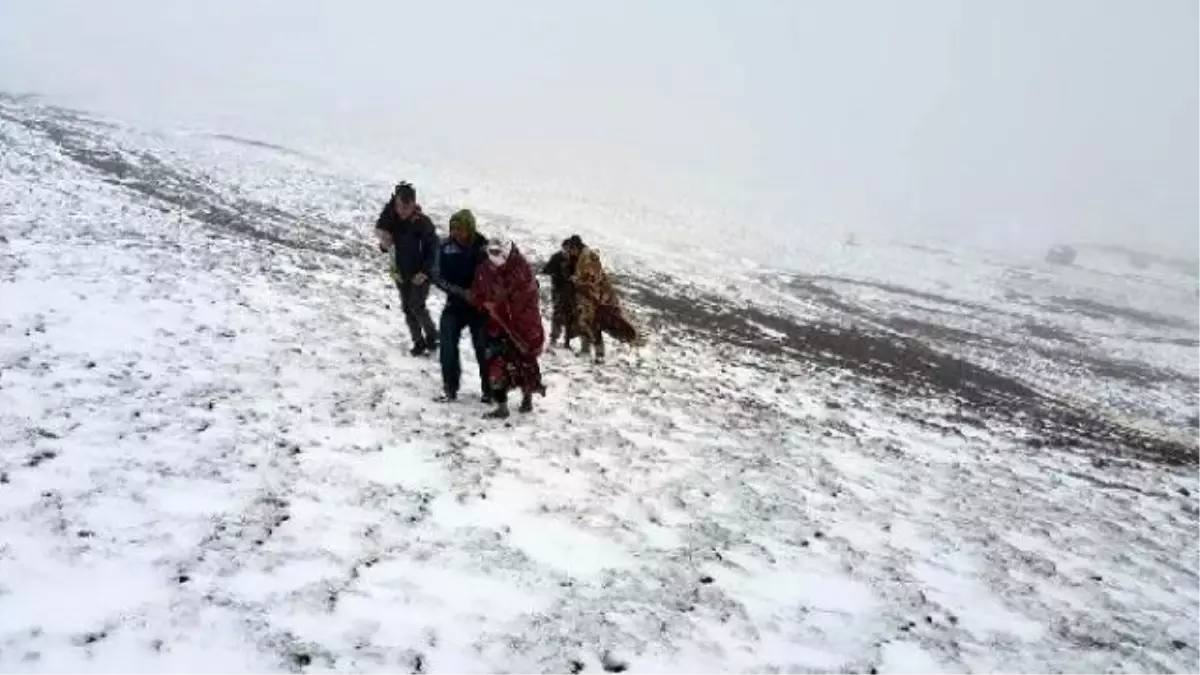 Ardahan\'da Kar Nedeniyle Yaylada Mahsur Kalan 30 Kişi Kurtarıldı