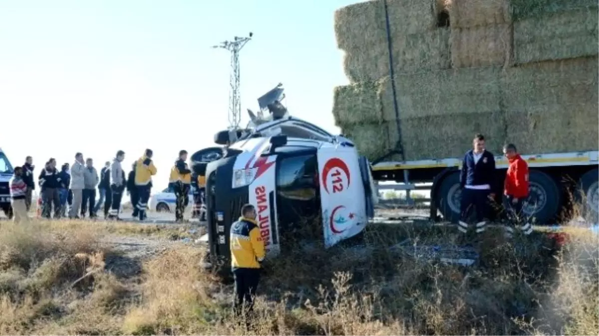 Kazaya Giden Ambulansa Otobüs Çarptı: 2 Ölü, 5 Yaralı