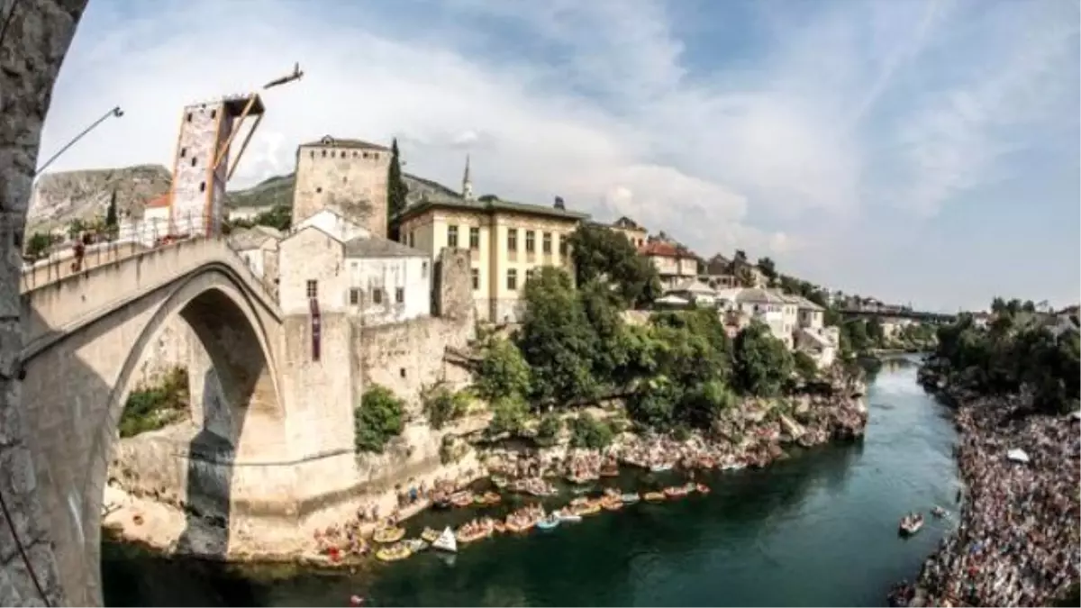 Mostar\'da Red Bull Cliff Diving Dünya Serisi