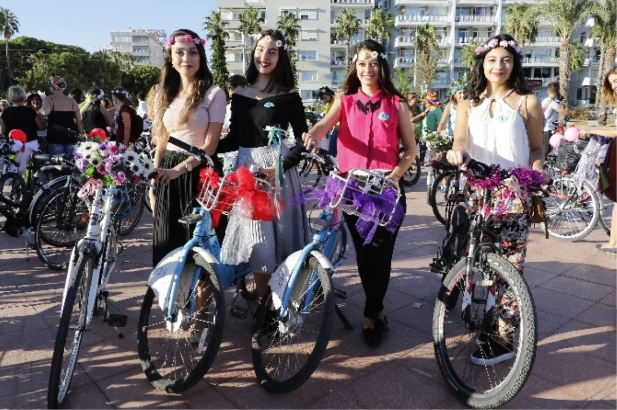 Süslü Kadınlar" Bisiklet İçin Pedalladı