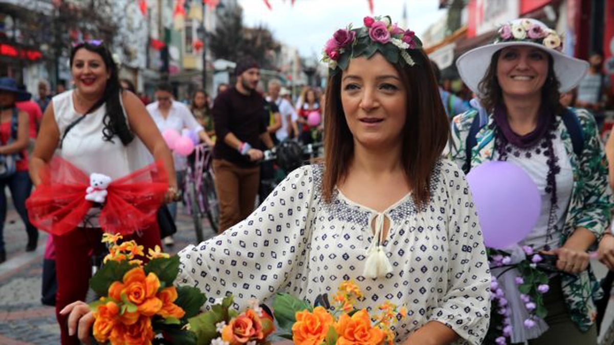 Süslü Kadınlar Bisiklet Turu"