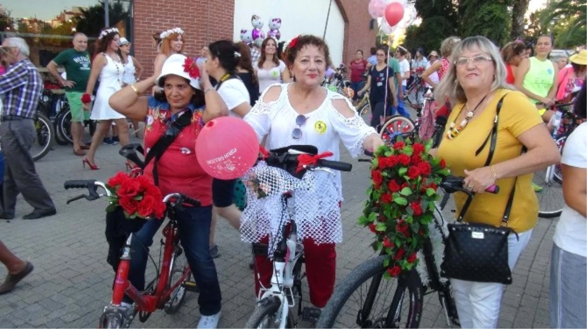 Süslü Kadınlar Bisiklet Turu\'