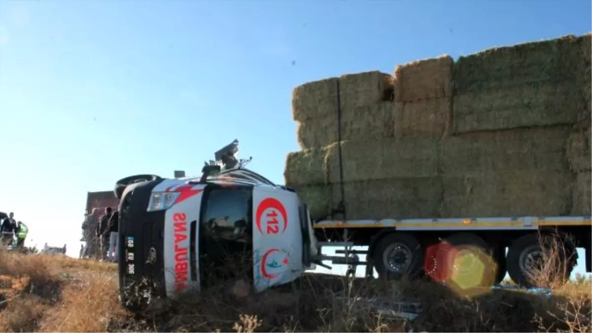 Yaralı Alan Ambulansa da Otobüs Çarptı