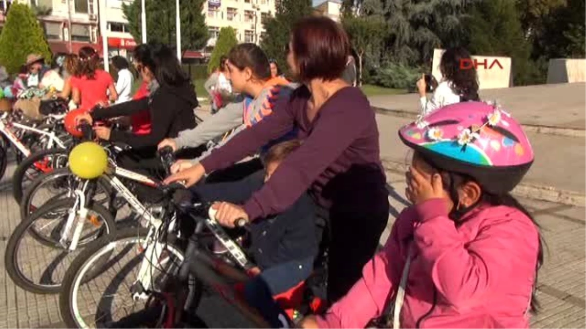 Zonguldak?ta, ?süslü Kadınlar? Bisiklete Bindi