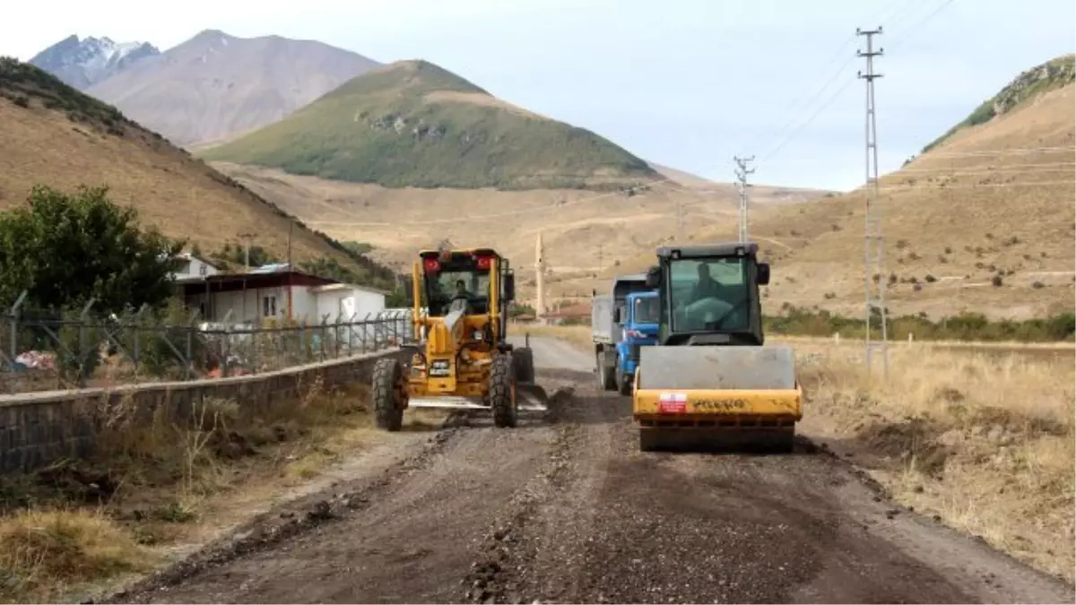 Arılık Mevkiinde Yol Düzenleme Çalışması