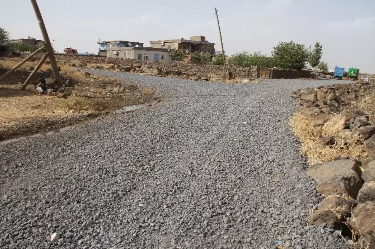 Bağlar Belediyesi 3 Mahallenin Yolunu Yaptı