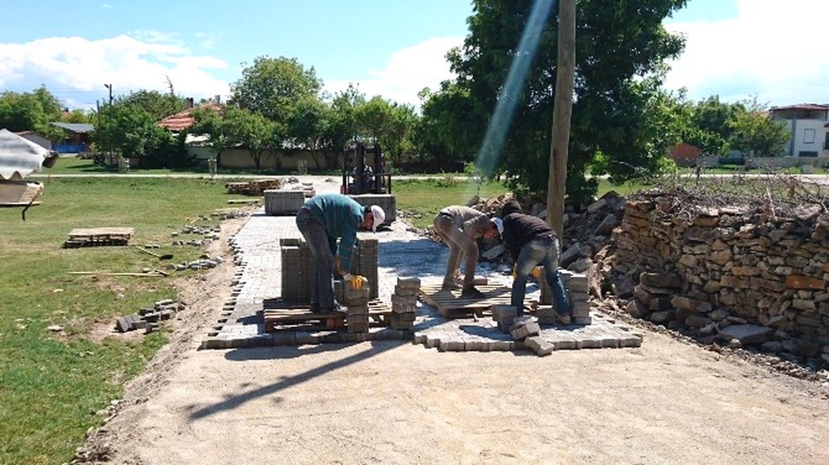 Beyşehir\'in Akburun Mahallesi\'nin Yolları Parke Taşıyla Kaplandı
