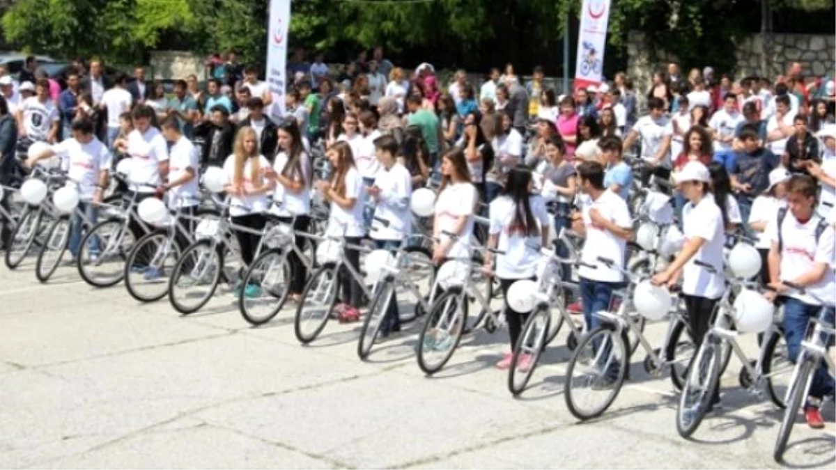 Bisiklet Kullanma Konusunda Eğitim Alan Öğrencilere Sertifikaları Verildi