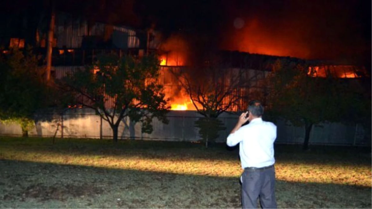 Fabrika Deposundaki Yangın Korkuttu