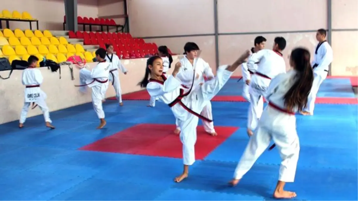 Foça Belediye Sporlu Taekwondocular kuşak sınavından geçti…