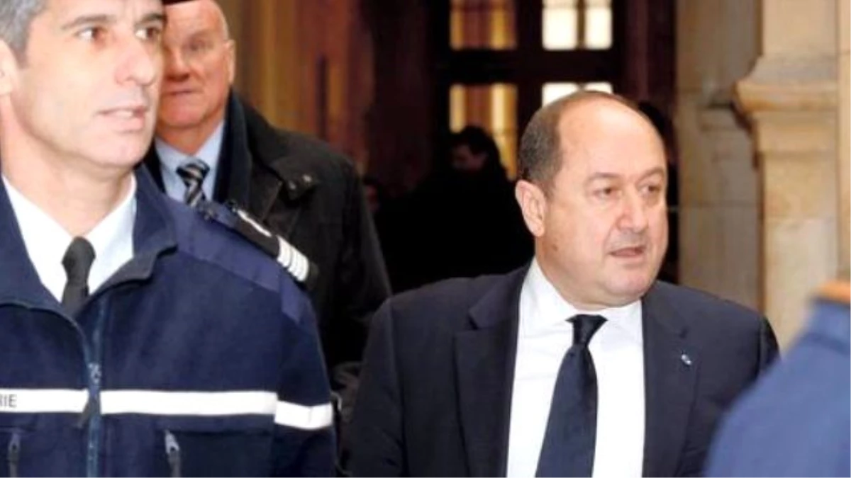 Fransa\'da Eski Emniyet ve İstihbarat Müdürlerine Gözaltı