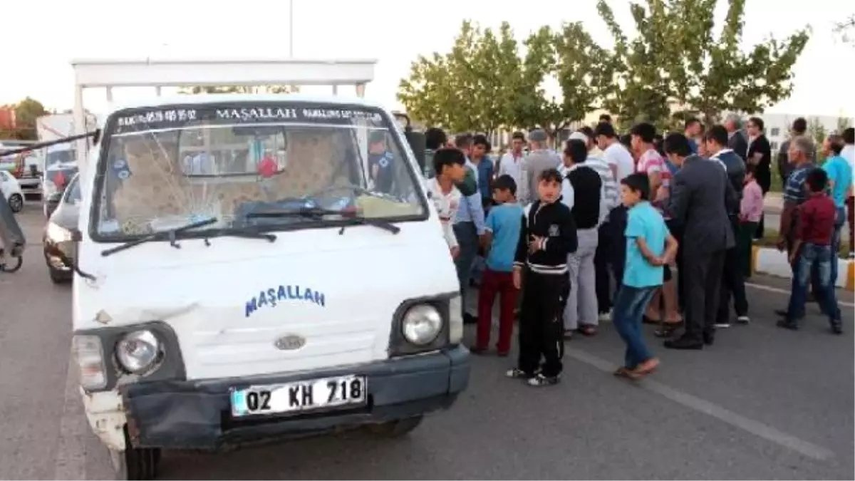 Kamyonetin Çarptığı Çocuk Ağır Yaralandı