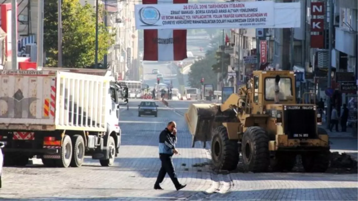 Nevşehir\'de Belediyeden Sıcak Asfalt Çalışması