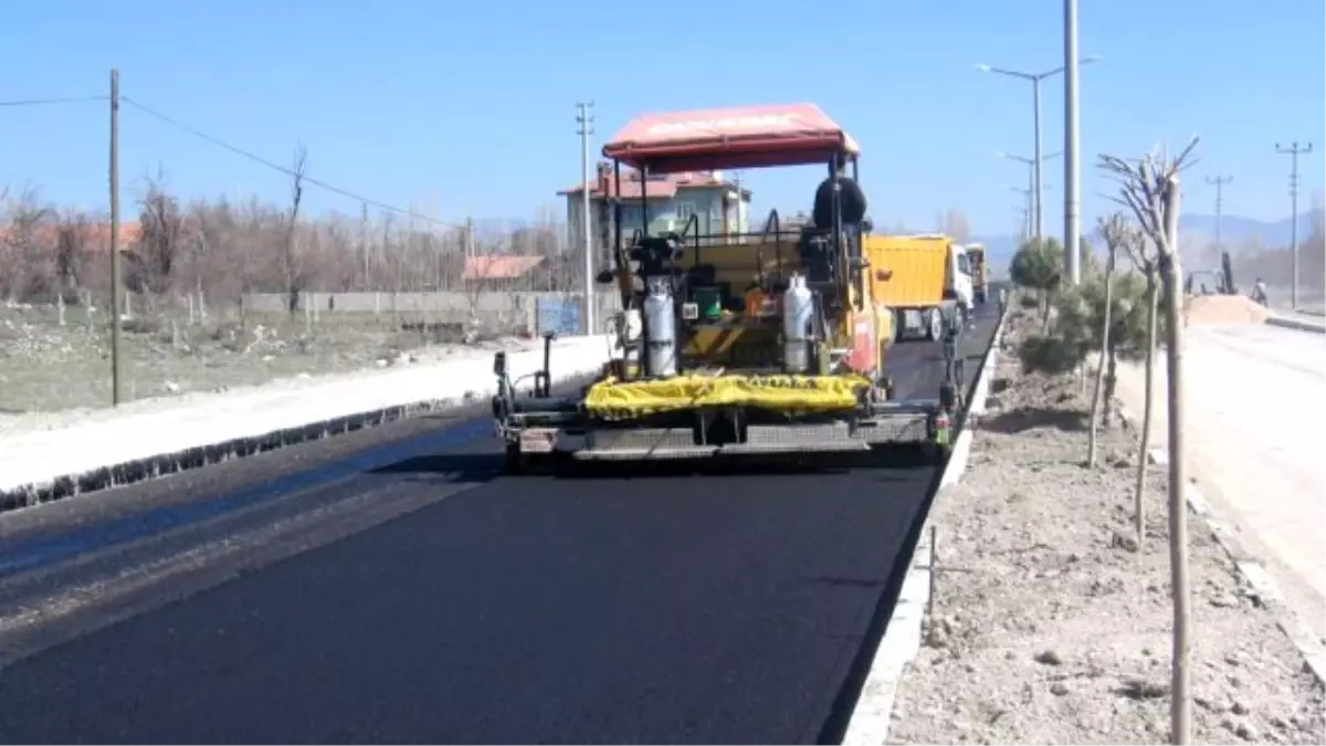 Toprak Yollar Bir Bir Asfalt Oluyor