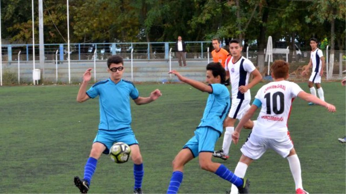 Yıldırım Belediyespor Zirveye Yürüyor