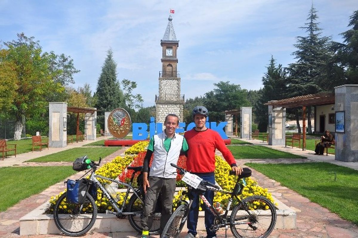 40 Günde Bisikletle 3 Bin 500 Kilometre Yol Alan Seyyah Bilecik\'te Mola Verdi