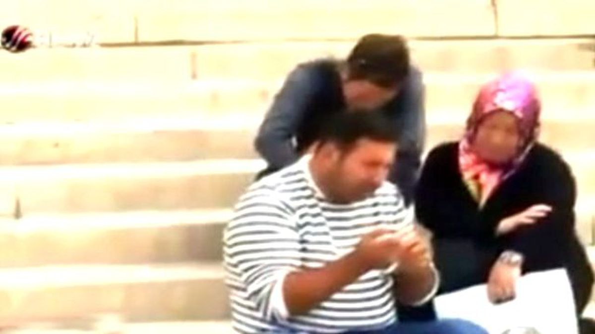 Anıtkabir'deki Tırnak Kesme Görüntüsü Sosyal Medyada Tartışma Yarattı