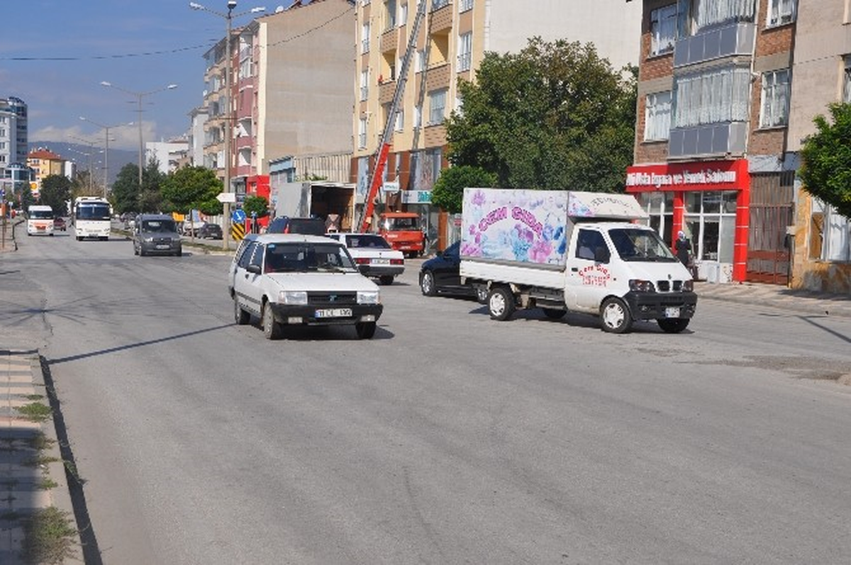 Bozüyük\'te Kontrolsüz Kavşak Çözüm Bekliyor
