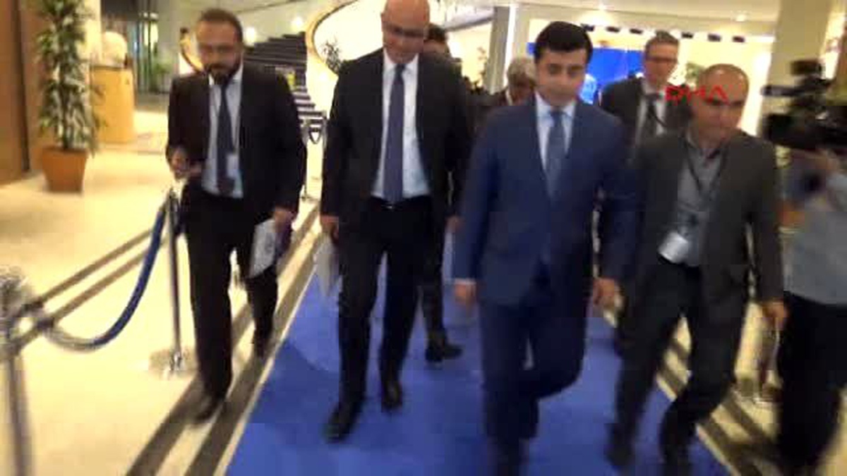 Demirtaş ?hdp?ye Bir Kapatılma Davası Açılabilir mi Diye Daha İleri Bir Tartışma Yürütülüyor