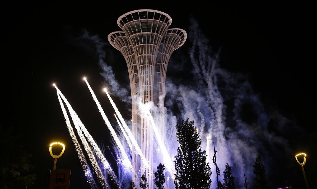 Expo 2016 Antalya Kulesi\'nde Havai Fişek Gösterisi