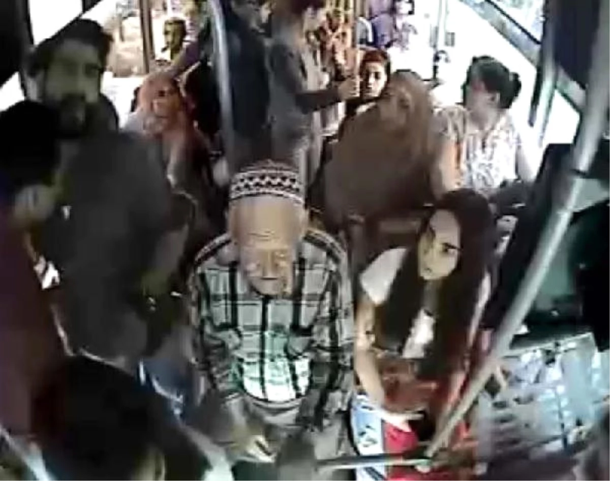 Halk Otobüsünde Bıçaklı Kavga, Kamerada