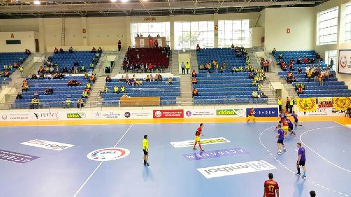 Hentbol Maçında Yüzlerce Polis Görev Yaptı