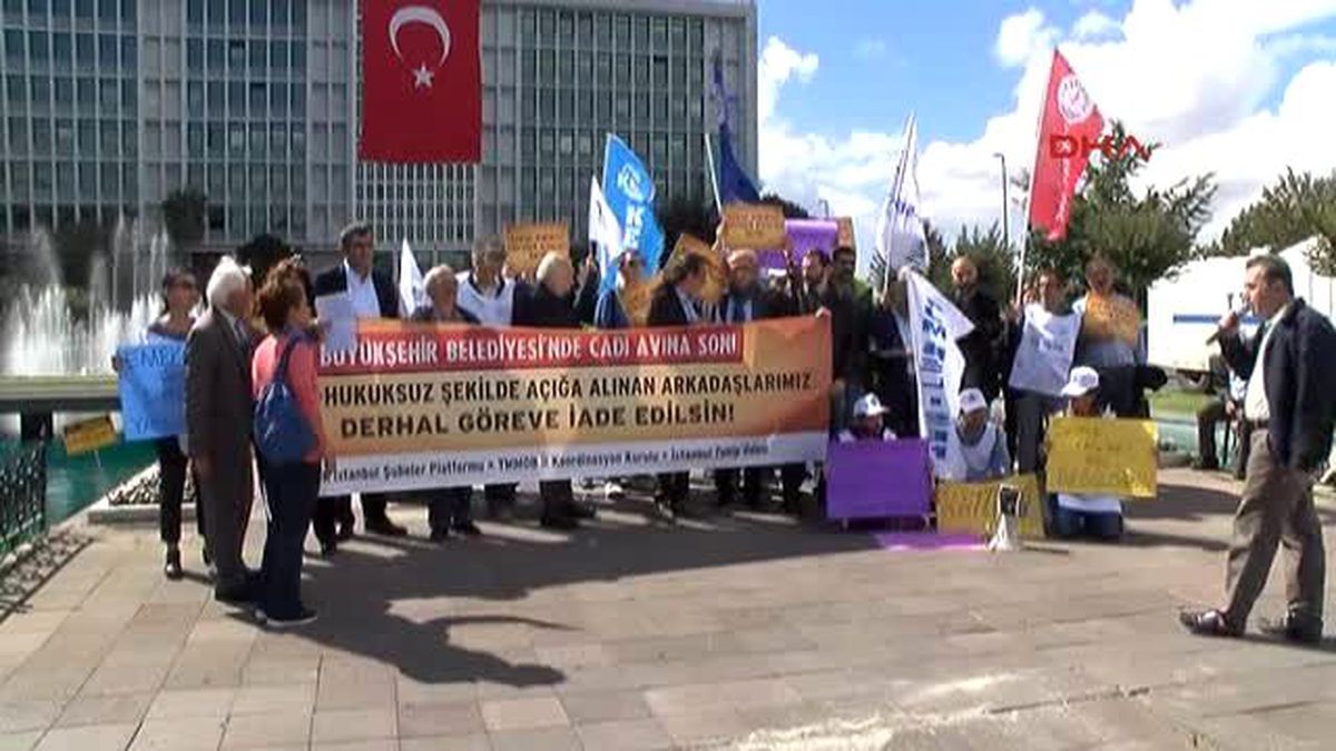 İbb Önünde "Görevden Alma" Protestosu
