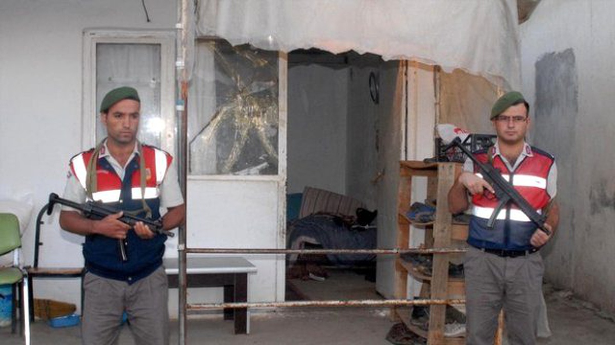Kurşunlanan Evde 17 Yaşındaki Kız Öldü, Anne ve Baba Yaralı (3)