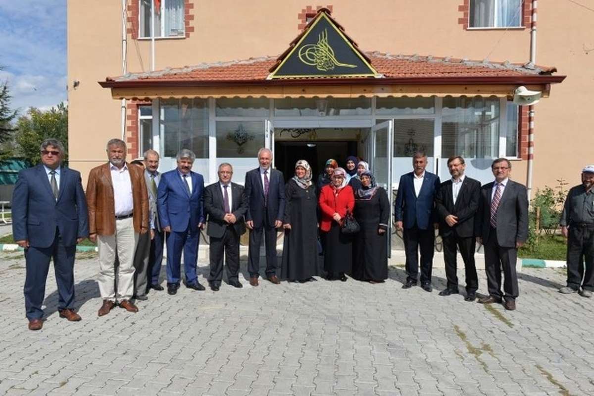 Lalezar Kız Kur\'an Kursu\'nda Öğrencilerle Buluştular