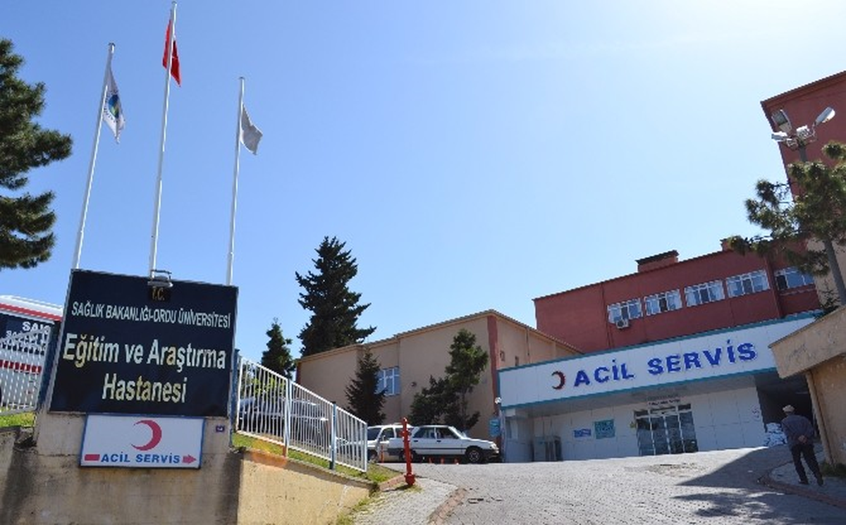 Ordu\'da Tıp Fakültesi Hastanesi\'nde Asansör Bozulunca Hastalar Sedyelerle Merdivenlerden Çıkarıldı